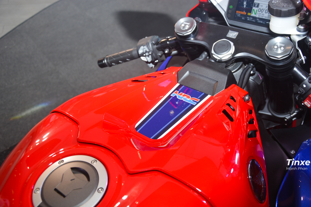 Thiết kế bình xăng trên Honda CBR1000RR-R Fireblade