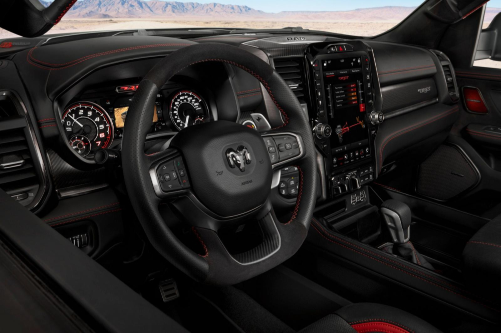 V&ocirc; lăng v&aacute;t đ&aacute;y của Ram 1500 TRX 2021