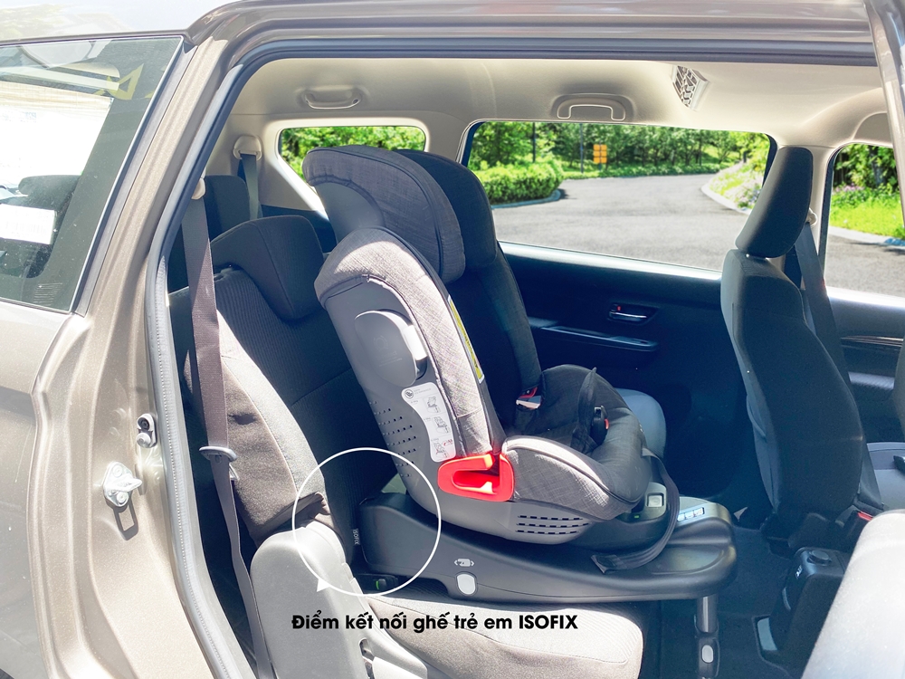 Suzuki Ertiga Sport c&ograve;n c&oacute; điểm kết nối ghế trẻ em ISOFIX ở h&agrave;ng ghế sau
