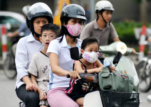 Chở th&ecirc;m trẻ em dưới 14 tuổi hoặc người bệnh đi cấp cứu l&agrave; được ph&eacute;p