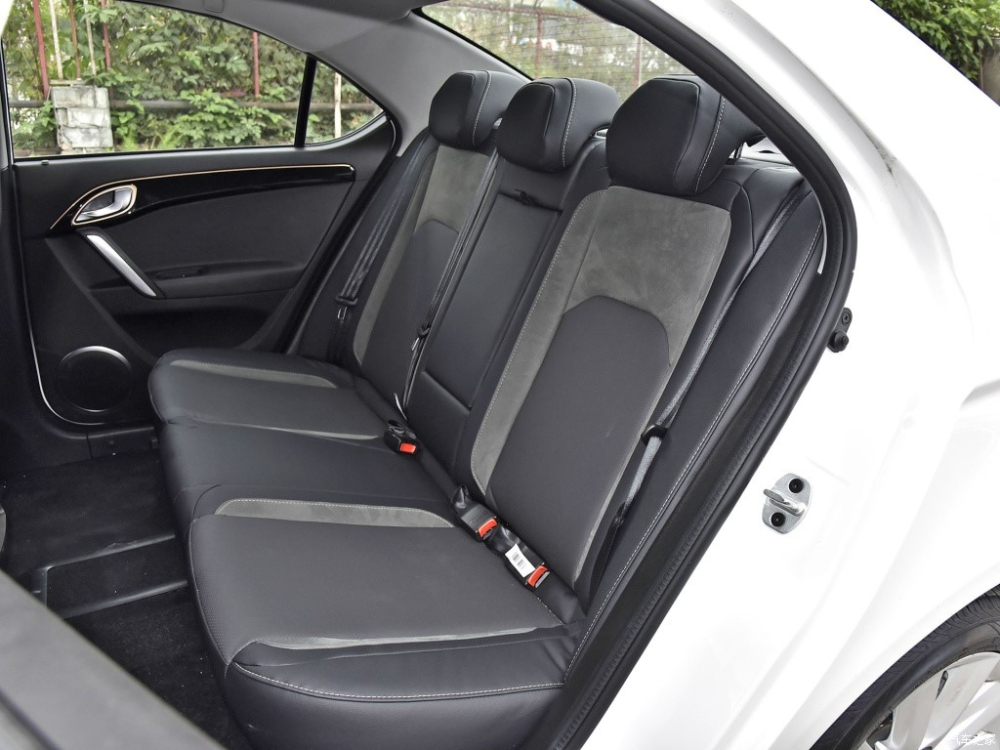 H&agrave;ng ghế thứ hai của JAC iEVA5