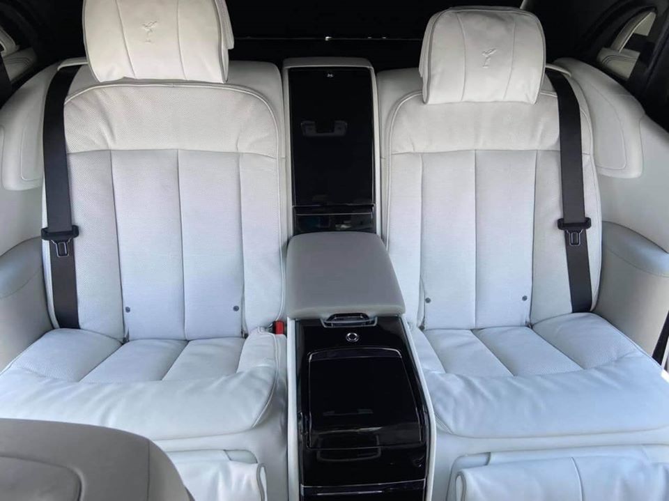 Nội thất của Rolls-Royce Phantom Tranquillity c&oacute; m&agrave;u trắng Arctic White