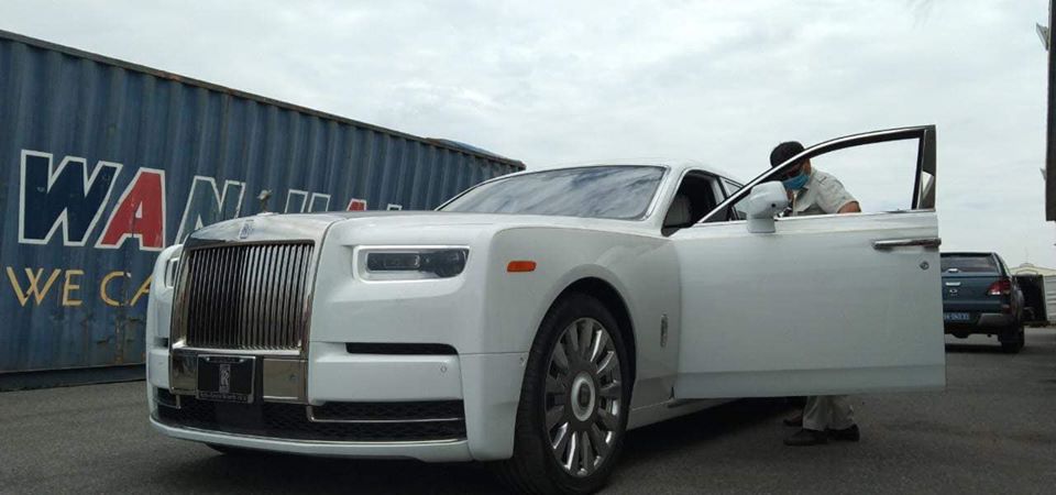 H&Igrave;nh ảnh chiếc xe si&ecirc;u sang Rolls-Royce Phantom Tranquillity thứ 2 l&uacute;c mới cập cảng Việt Nam