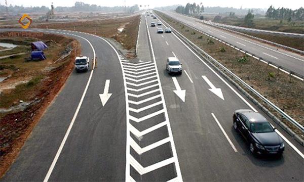 Lỗi đè vạch không bị xử phạt khi gặp trường hợp đặc biệt Lỗi đè vạch không bị xử phạt khi gặp trường hợp đặc biệt