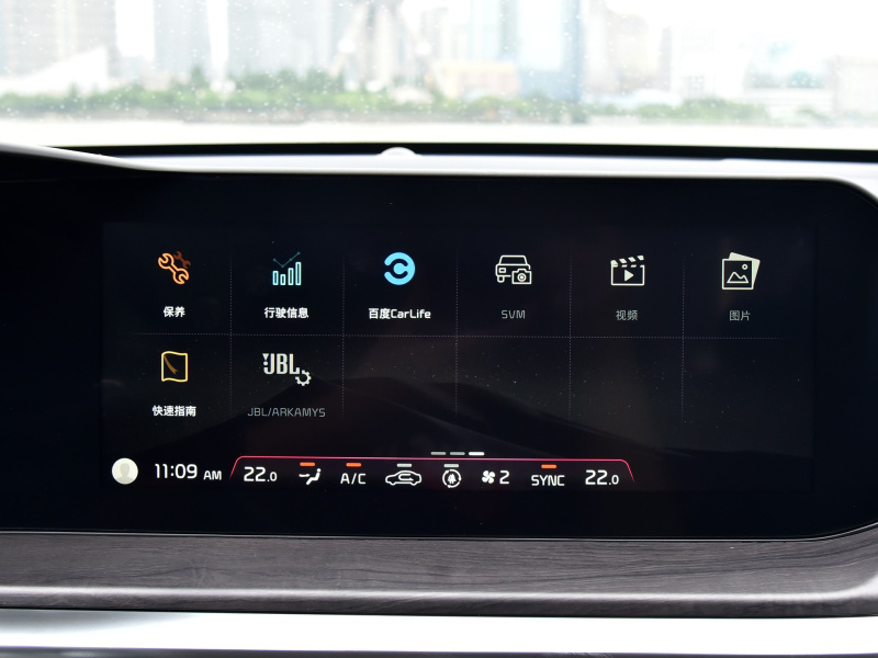 M&agrave;n h&igrave;nh th&ocirc;ng tin giải tr&iacute; 12,3 inch của xe