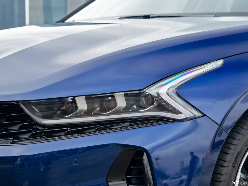 Cận cảnh cụm đ&egrave;n pha của Kia K5 2021