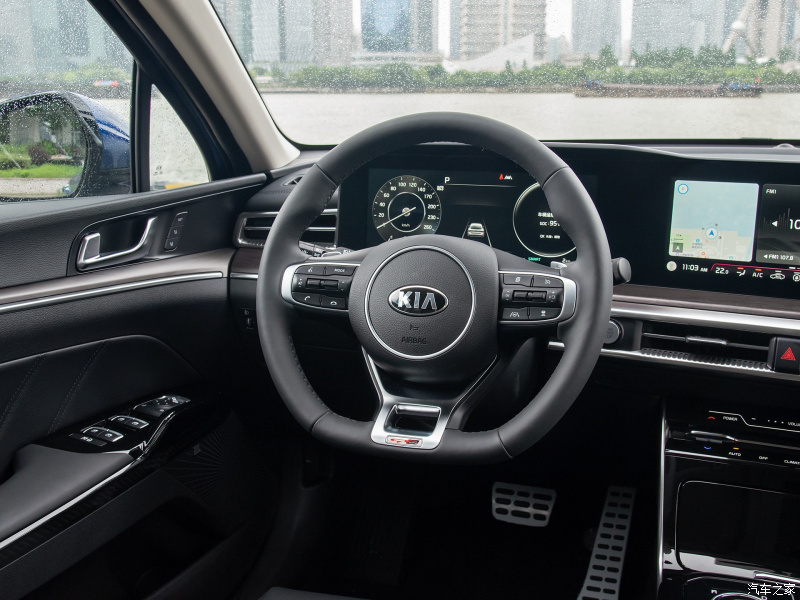 Bảng đồng hồ của xe cũng đi k&egrave;m m&agrave;n h&igrave;nh 12,3 inch