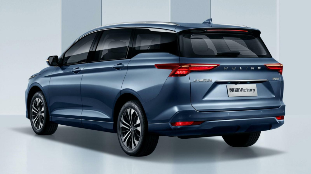 Wuling Victory 2021 nh&igrave;n từ ph&iacute;a sau