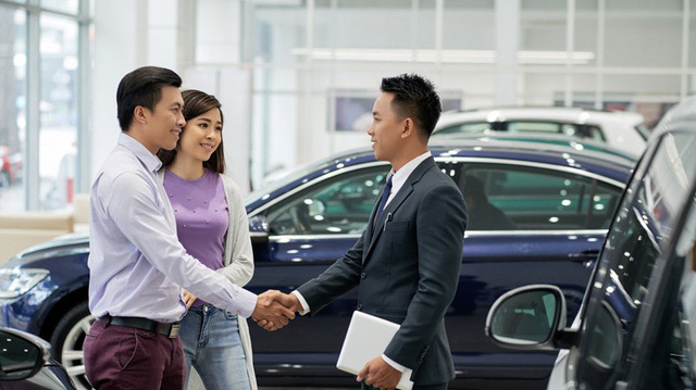 C&aacute;c khoản thuế, ph&iacute; người d&ugrave;ng cần nộp để ho&agrave;n tất thủ tục đăng k&yacute; ra biển xe &ocirc; t&ocirc; mới gọi l&agrave; chi ph&iacute; lăn b&aacute;nh