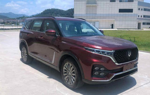 Soueast DX9 là một mẫu SUV 7 chỗ với thiết kế đẹp mắt