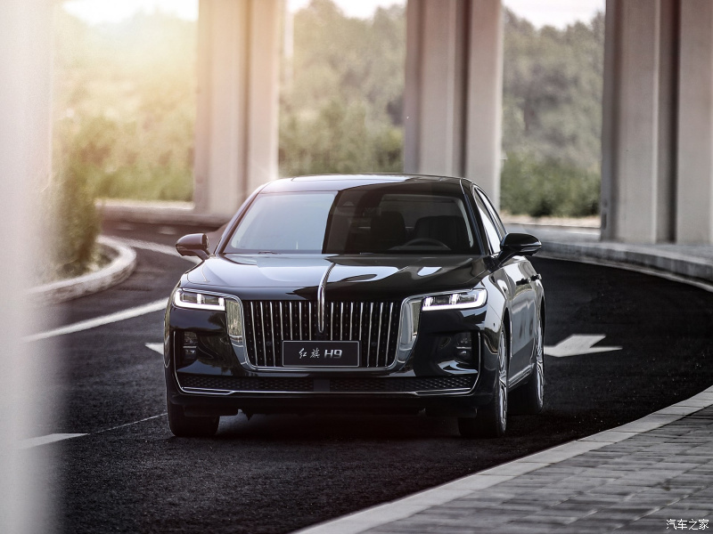 Thiết kế đầu xe theo phong cách Rolls-Royce