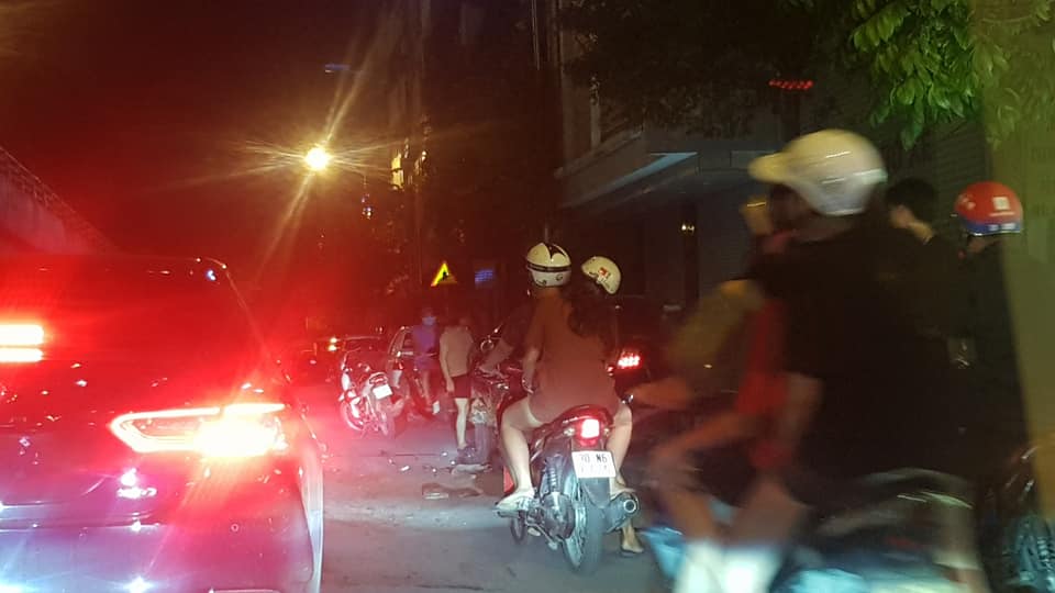 Vụ tai nạn l&agrave;m giao th&ocirc;ng qua đường Bưởi bị &ugrave;n tắc nghi&ecirc;m trọng