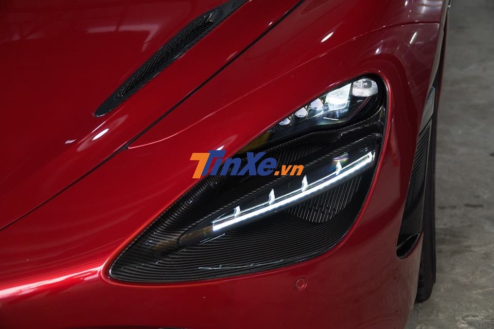 Đèn pha LED của siêu xe McLaren 720S cùng hốc gió đèn pha thiết kế rất thú vị Đèn pha LED của siêu xe McLaren 720S cùng hốc gió đèn pha thiết kế rất thú vị