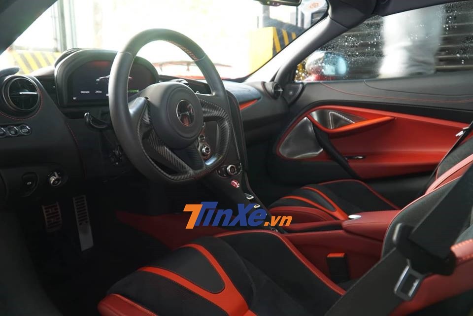 Còn đây là nội thất của McLaren 720S bản cao nhất Còn đây là nội thất của McLaren 720S bản cao nhất