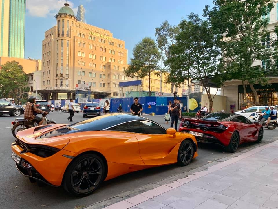 Cặp đôi siêu xe McLaren 720S mang màu cam McLaren và đỏ Memphis tại Việt Nam Cặp đôi siêu xe McLaren 720S mang màu cam McLaren và đỏ Memphis tại Việt Nam