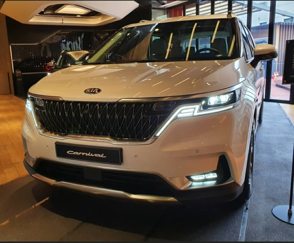 Đèn trước của Kia Sedona 2021 Đèn trước của Kia Sedona 2021