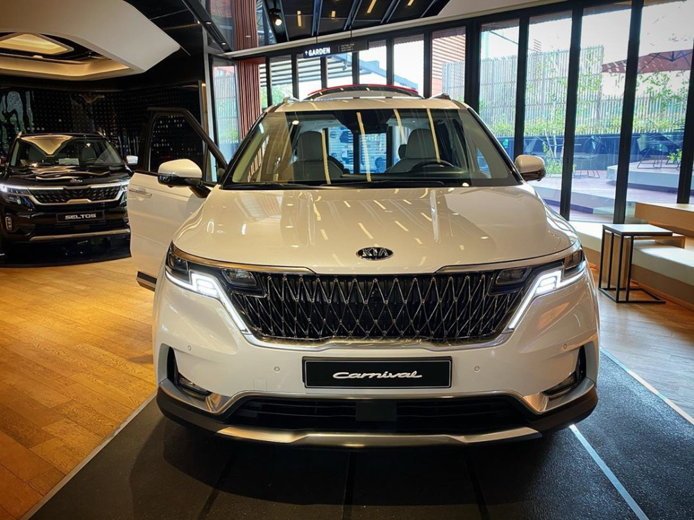 Cận cảnh lưới tản nhiệt của Kia Sedona 2021 Cận cảnh lưới tản nhiệt của Kia Sedona 2021