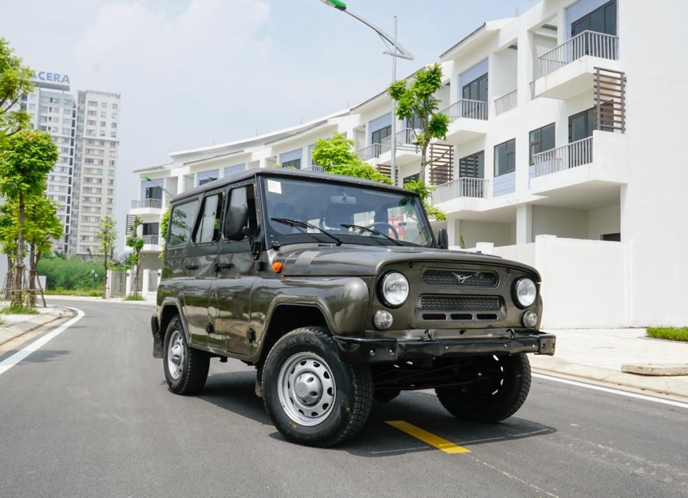 Giá xe UAZ Hunter