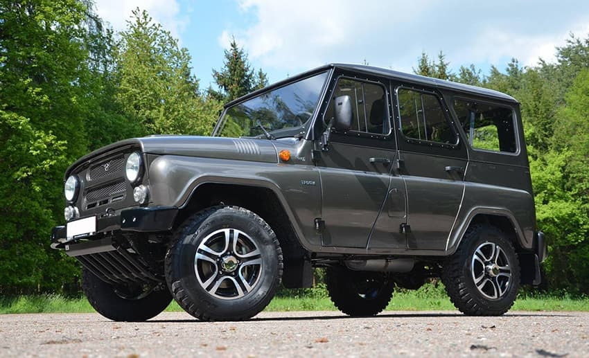Giá xe UAZ Hunter