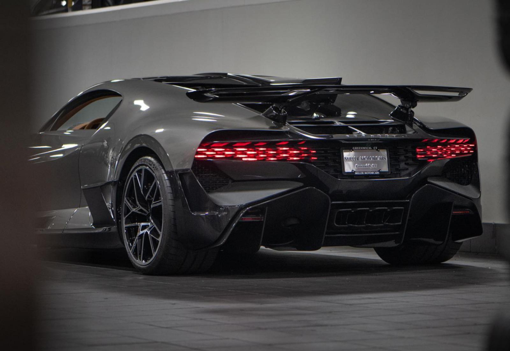 Giá xe Bugatti Divo lên đến 135 tỷ đồng Giá xe Bugatti Divo lên đến 135 tỷ đồng