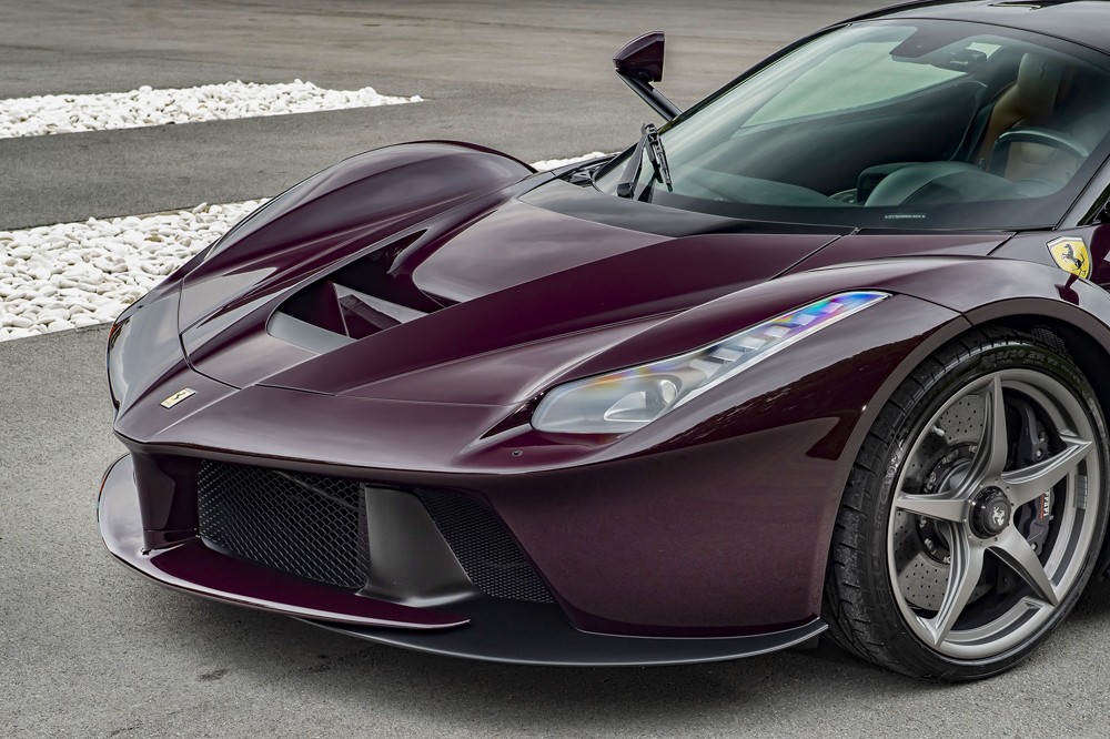 Cận cảnh thiết kế phần đầu của siêu xe Ferrari LaFerrari Cận cảnh thiết kế phần đầu của siêu xe Ferrari LaFerrari
