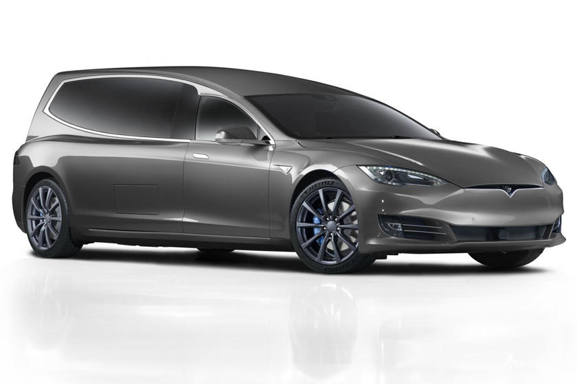 Ph&iacute;a trước của xe tang lễ Binz.E dựa tr&ecirc;n Tesla Model S