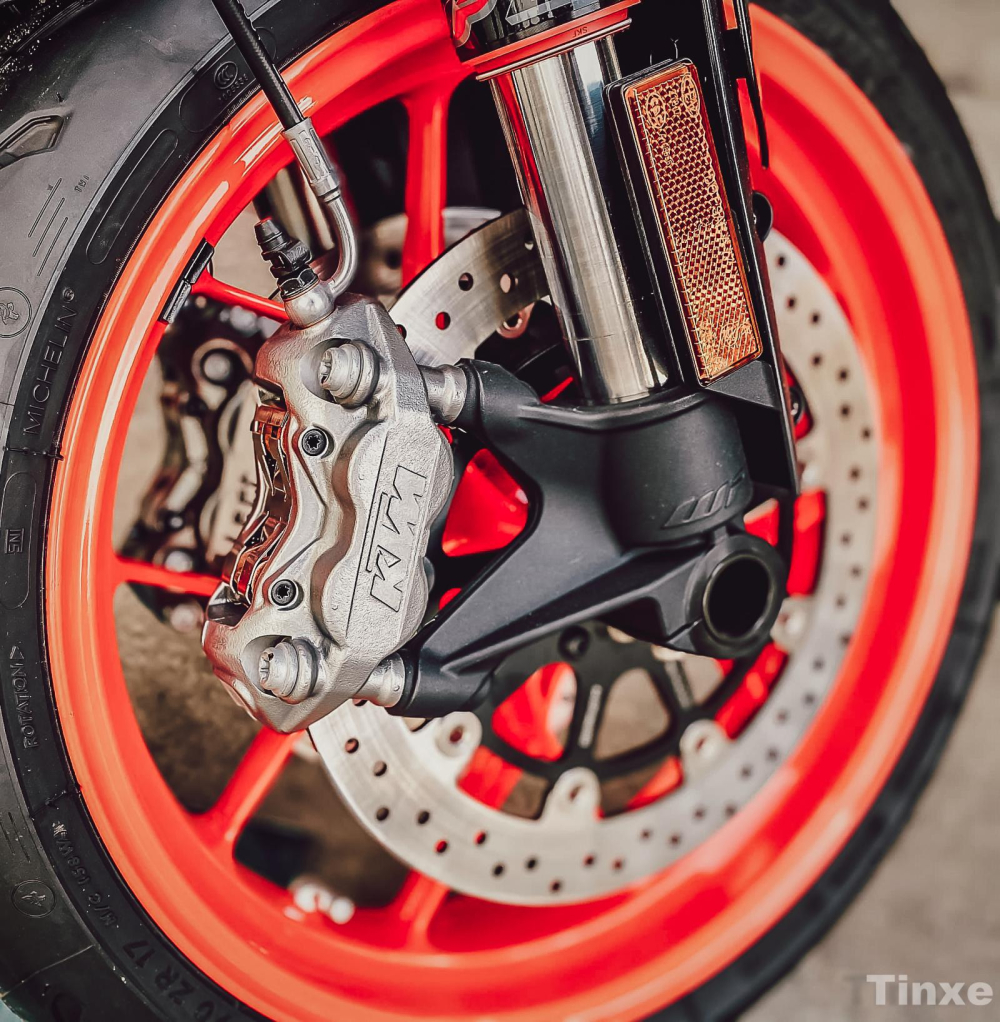 Phuộc ngược WP tr&ecirc;n KTM Duke 790