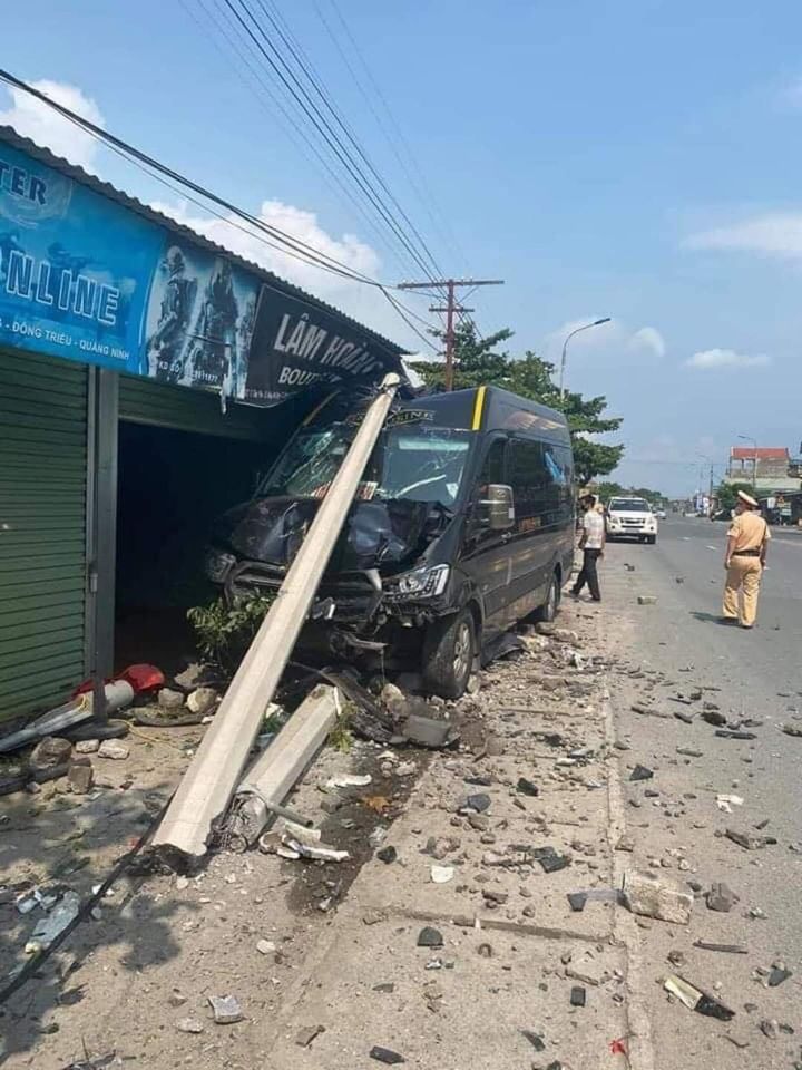 Lực lượng chức năng có mặt tại hiện trường vụ tai nạn