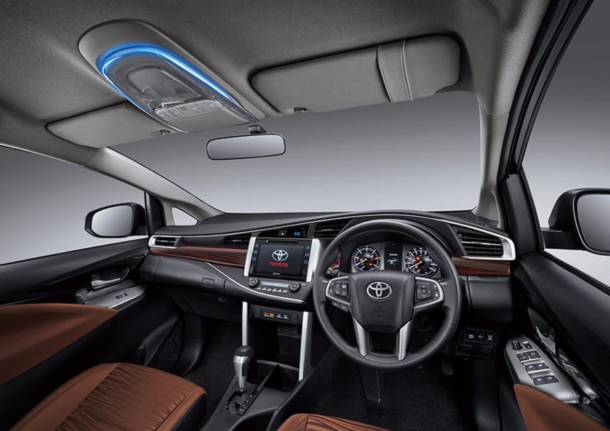 Nội thất b&ecirc;n trong Toyota Innova TRD Sportivo