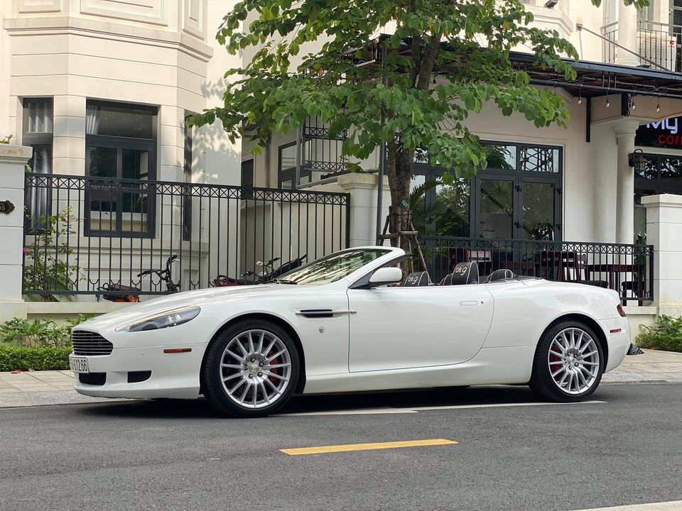 Đây là chiếc Aston Martin DB9 Volante duy nhất ở Việt Nam Đây là chiếc Aston Martin DB9 Volante duy nhất ở Việt Nam