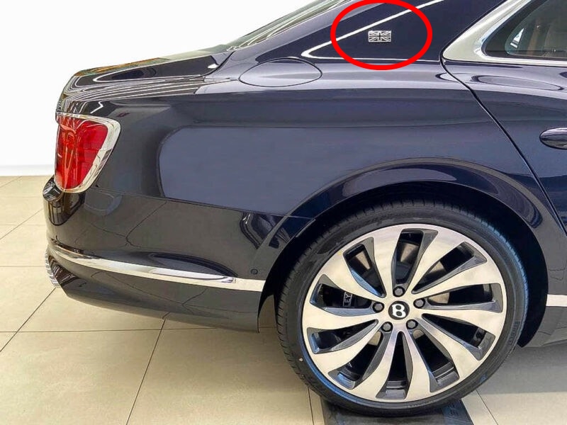 Cờ Anh xuất hiện ở cột C của Bentley Flying Spur First Edition 2020