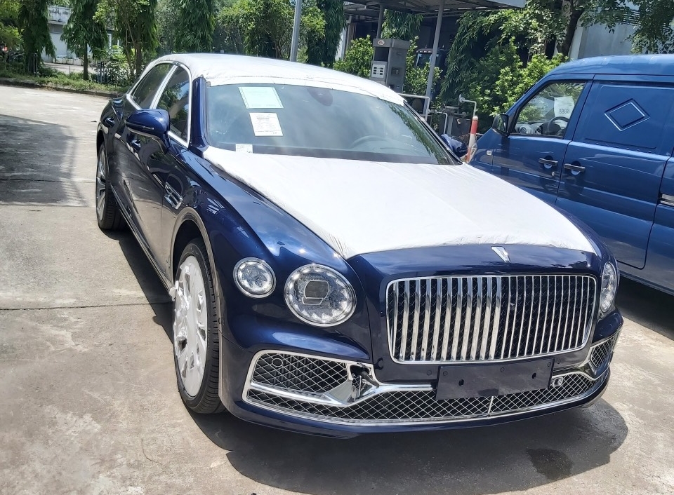 Bentley Flying Spur First Edition ch&iacute;nh h&atilde;ng duy nhất tại Việt Nam