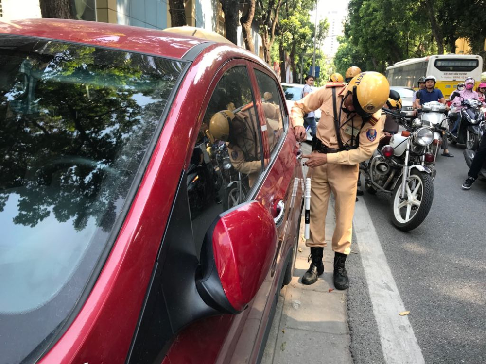 Dừng, đỗ xe sai nơi quy định 2020 bị phạt cao nhất lên tới 12 triệu đồng. Dừng, đỗ xe sai nơi quy định 2020 bị phạt cao nhất lên tới 12 triệu đồng.