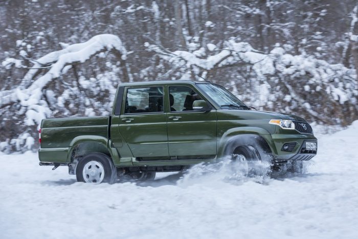 Giá xe UAZ Pickup