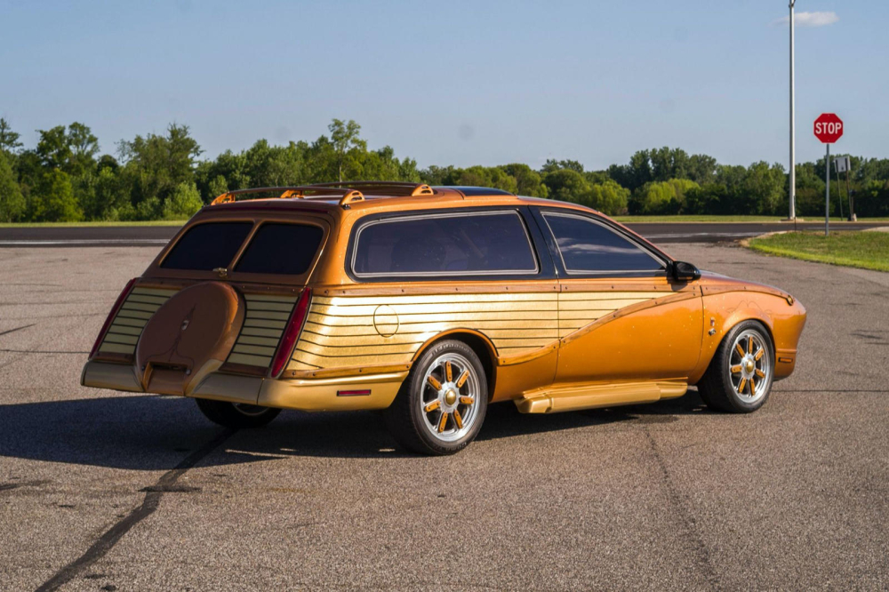 Ph&iacute;a sau của&nbsp;Cougar Woodie 2050