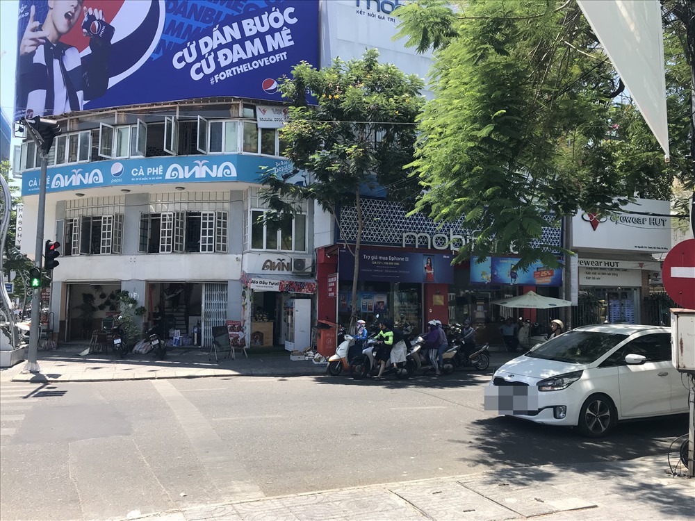 N&ecirc;n để xe trong b&oacute;ng r&acirc;m khi dừng đỗ