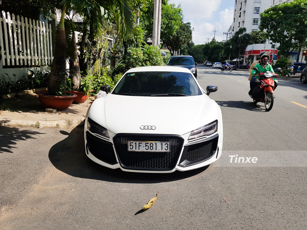 Khi phong trào chơi siêu xe tại Việt Nam bắt đầu chớm nở vào năm 2007 với một cặp Lamborghini Gallardo và Ferrari 360 Spider về garage của Cường Đô-la cũng là lúc các đại gia trong Nam sở hữu chiếc siêu xe Audi R8 đầu tiên.