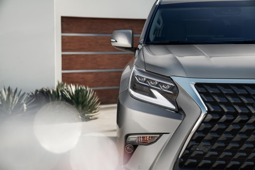 Lexus GX460 2021 được trang bị sẵn đ&egrave;n pha th&ocirc;ng minh