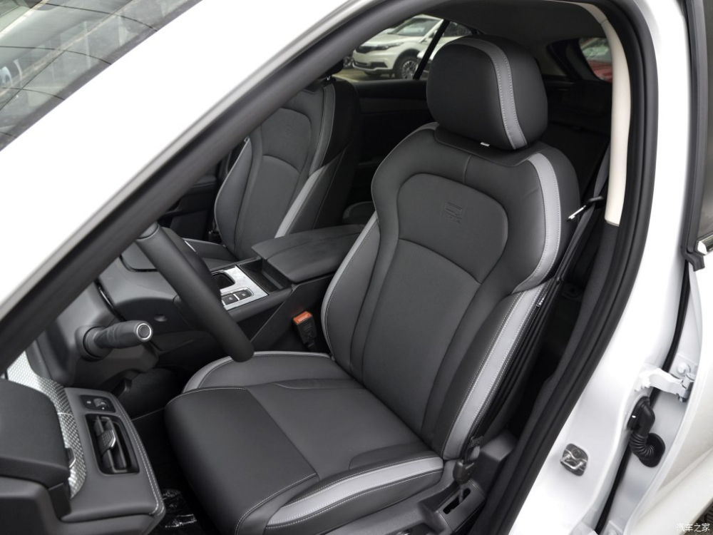 Ghế ngồi ph&iacute;a trước của Qoros 7