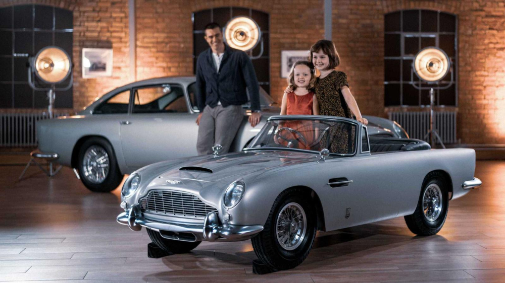 Aston Martin DB5 Junior là một món đồ chơi cực tinh vi mà ngay cả người lớn cũng mê