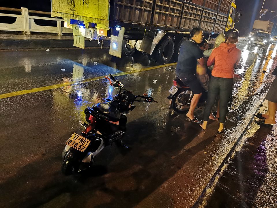 Vụ tai nạn đã khiến em học sinh điều khiển xe máy điện tử vong
