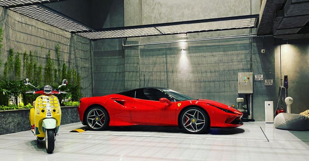 Và với siêu xe Ferrari F8 Tributo của Cường Và với siêu xe Ferrari F8 Tributo của Cường Đô-la