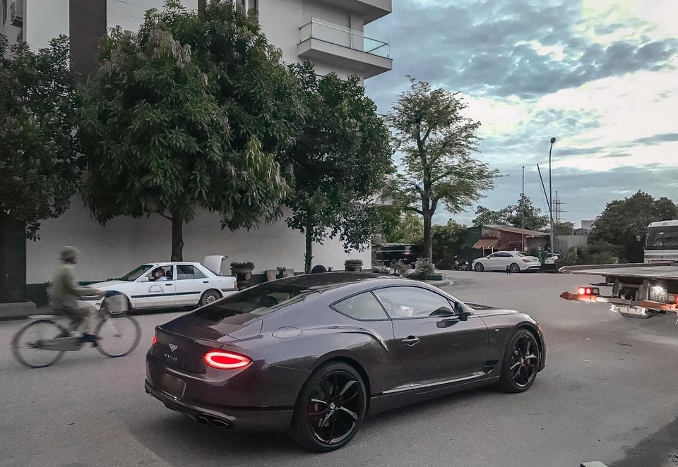 Bentley Continental GT V8 2020 tr&ecirc;n đường phố Hải Ph&ograve;ng