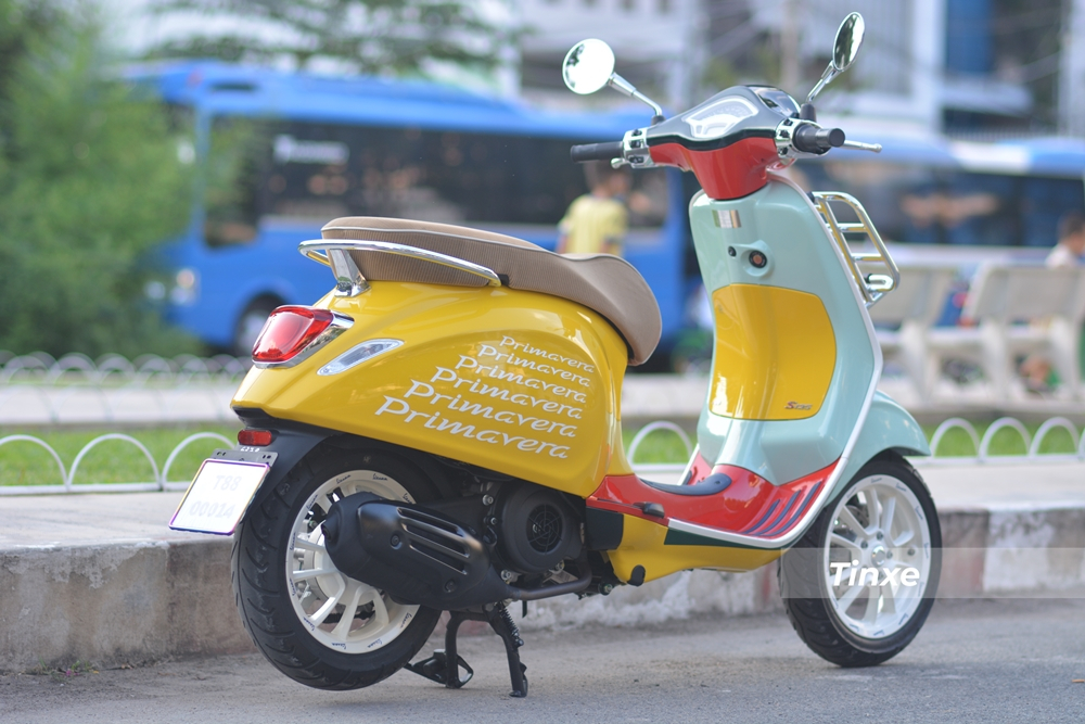 Dù có bộ áo rất đẹp mắt, mâm mới cá tính nhưng hệ truyền động trên mẫu xe tay ga Vespa Primavera phiên bản Sean Wotherspoon vẫn y như phiên bản tiêu chuẩn. Dù có bộ áo rất đẹp mắt, mâm mới cá tính nhưng hệ truyền động trên mẫu xe tay ga Vespa Primavera phiên bản Sean Wotherspoon vẫn y như phiên bản tiêu chuẩn.