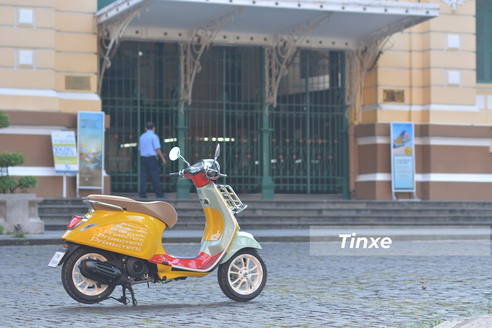 Nếu không có sự tinh ý, rất có thể sẽ nhà thiết kế đến từ Mỹ đã biến Vespa Primavera Sean Wotherspoon thành một tác phẩm Nếu không có sự tinh ý, rất có thể sẽ nhà thiết kế đến từ Mỹ đã biến Vespa Primavera Sean Wotherspoon thành một tác phẩm cải lương.