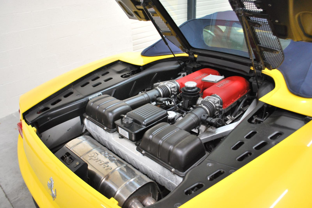 Động cơ V8 tr&ecirc;n si&ecirc;u xe mui trần Ferrari 360 Spider