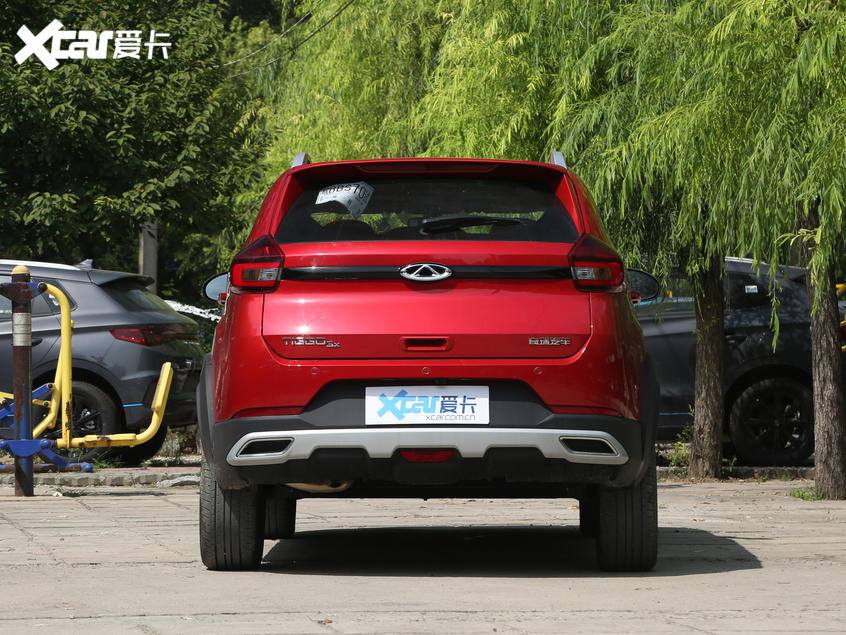 Chery Tiggo 3x Plus c&oacute; tấm cản va ph&iacute;a sau mới, t&iacute;ch hợp lu&ocirc;n 2 đầu &ocirc;ng p&ocirc; giả