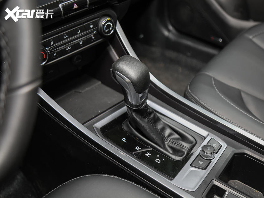 Cận cảnh cần số của&nbsp;Chery Tiggo 3x Plus