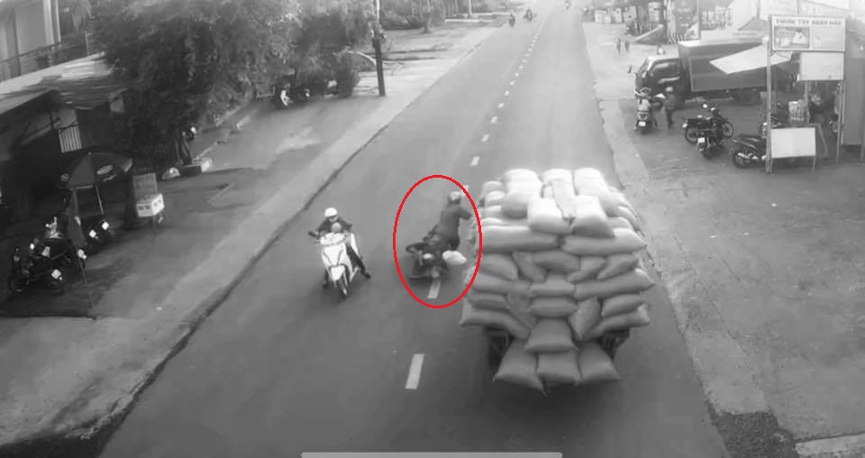 Khoảnh khắc vụ tai nạn xảy ra