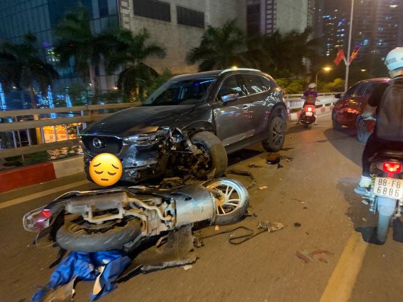 H&igrave;nh ảnh vụ tai nạn chụp chiếc Mazda CX c&ugrave;ng Honda SH